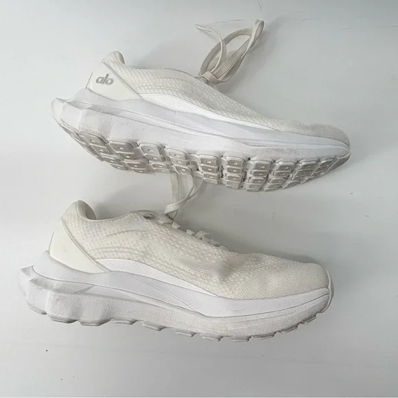 Alo Yoga Women’s sz 7.5 White Cushioned Mid Soles Tennis Sneaker - Picture 5 of 11